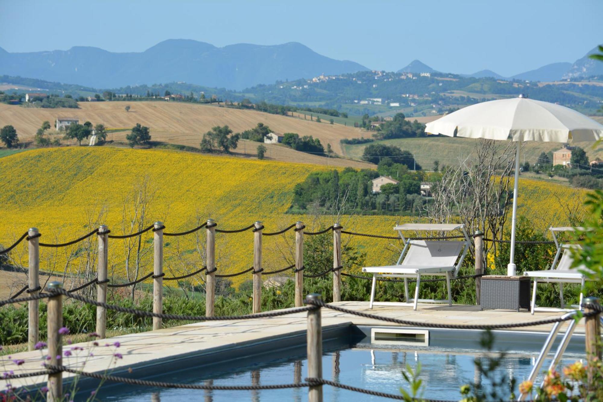 Casale Dei Cinque Colli Villa Ostra Bagian luar foto